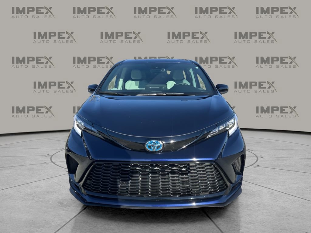Used 2025 Toyota Sienna XSE AWD/4WD image 8