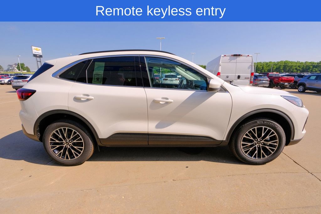 New 2025 Ford Escape SE image 7