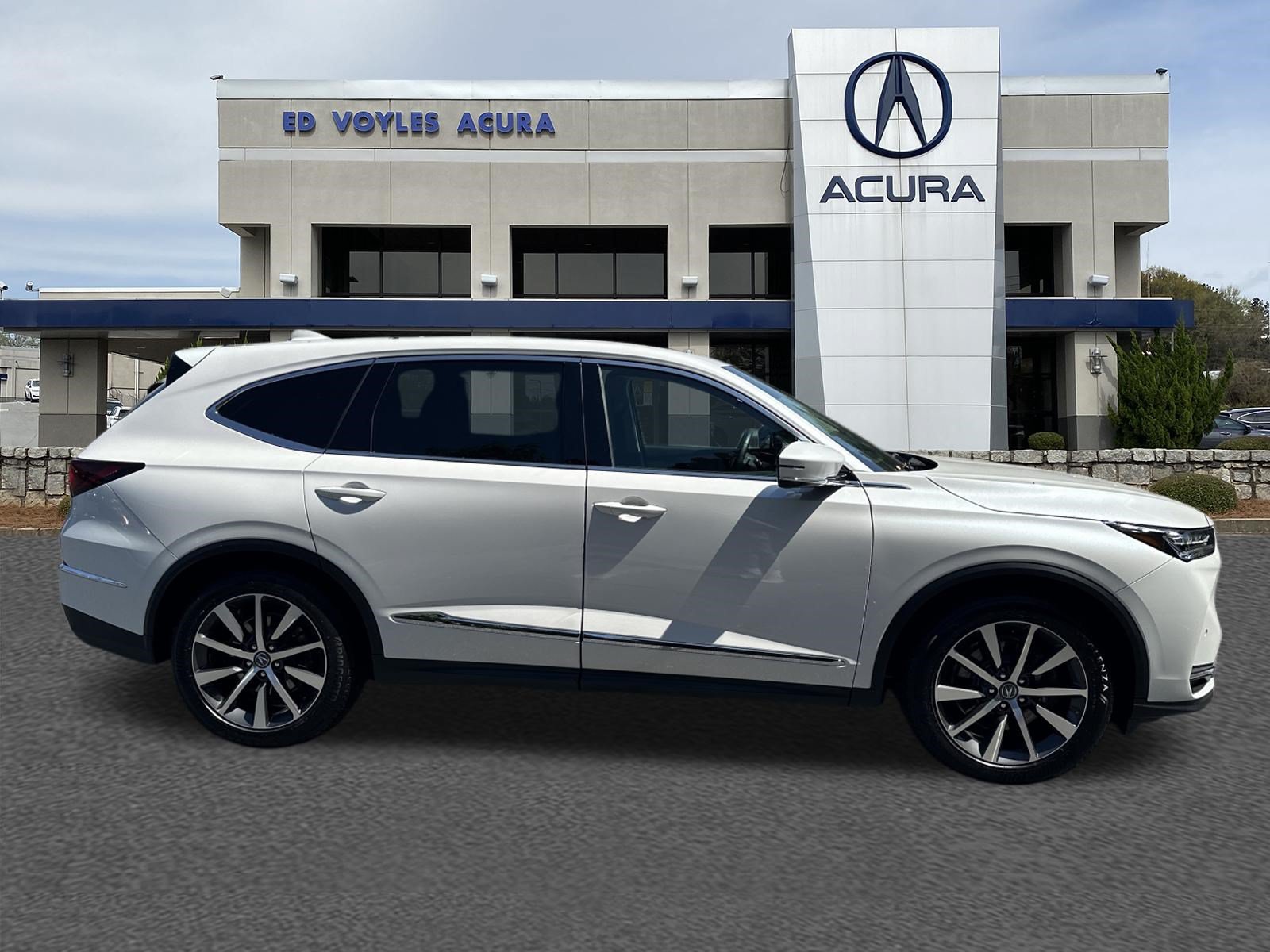 Certified 2026 Acura MDX w/ Technology Package FWD image 4