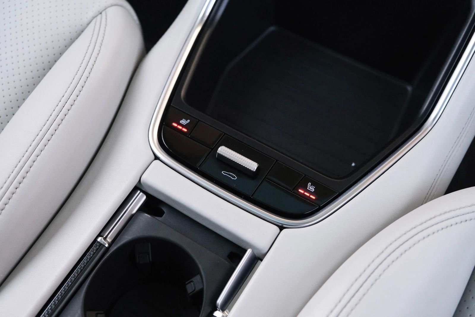 Used 2017 Porsche Panamera Turbo w/ Carbon Fiber Interior Package image 33