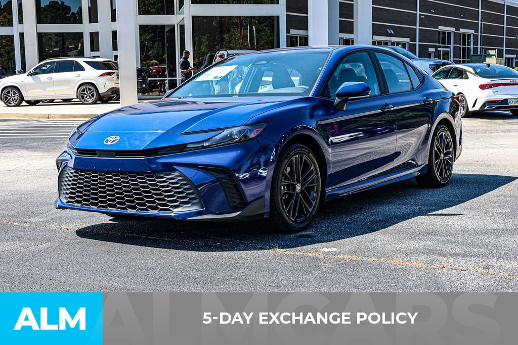 Used 2025 Toyota Camry SE image 4
