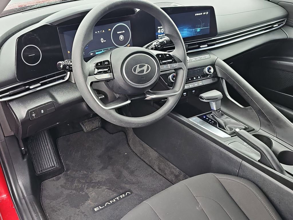 Used 2024 Hyundai Elantra SEL image 17
