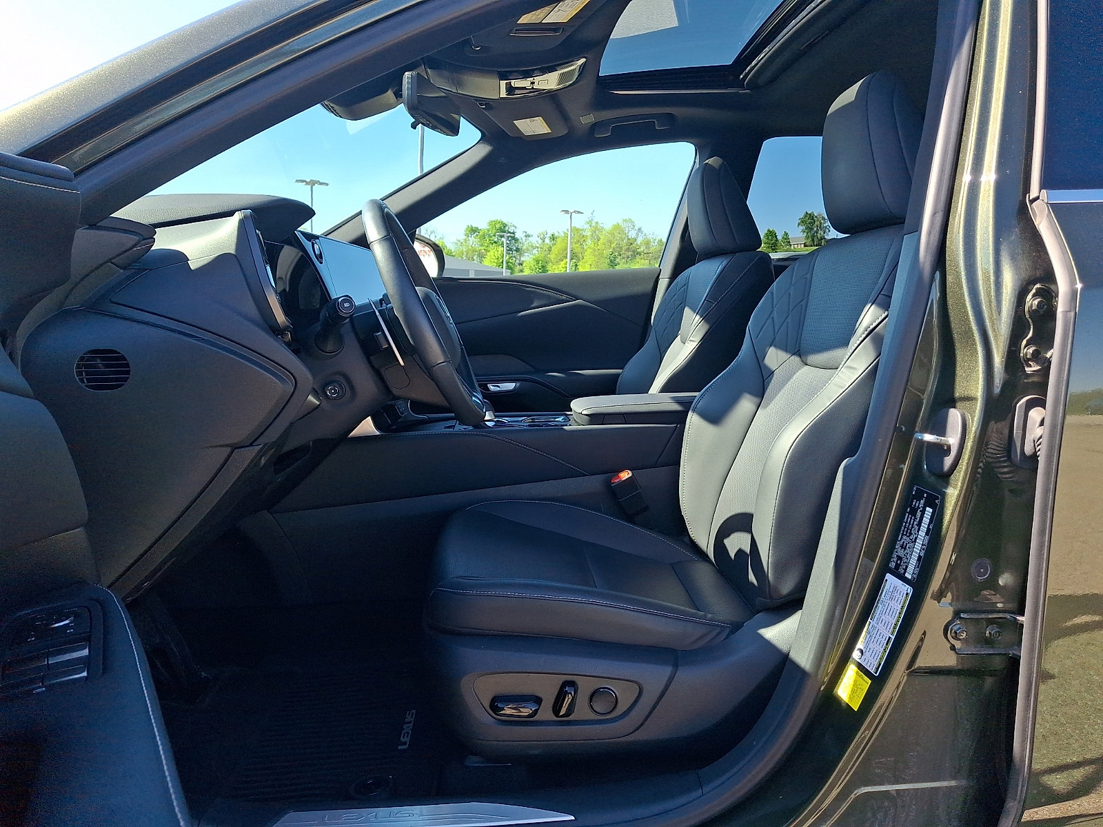 Used 2023 Lexus RX 350h w/ Accessory Package (2T) AWD/4WD image 14