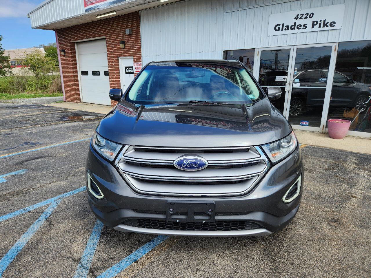 Used 2017 Ford Edge Titanium w/ Equipment Group 301A AWD/4WD image 2