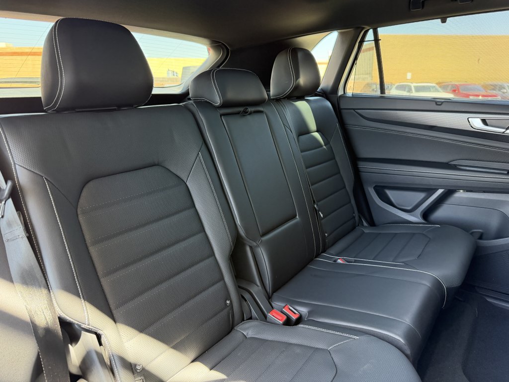 Used 2024 Volkswagen Atlas Cross Sport SEL AWD/4WD image 41