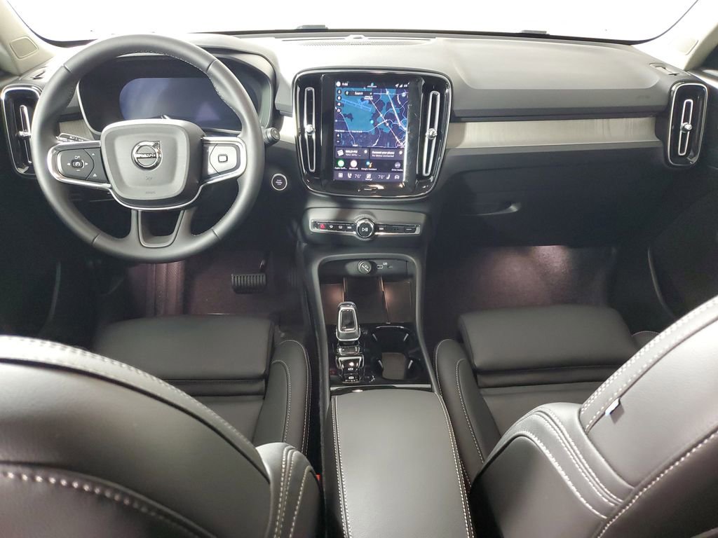 Used 2026 Volvo XC40 B5 Ultra w/ Protection Package Premier image 17