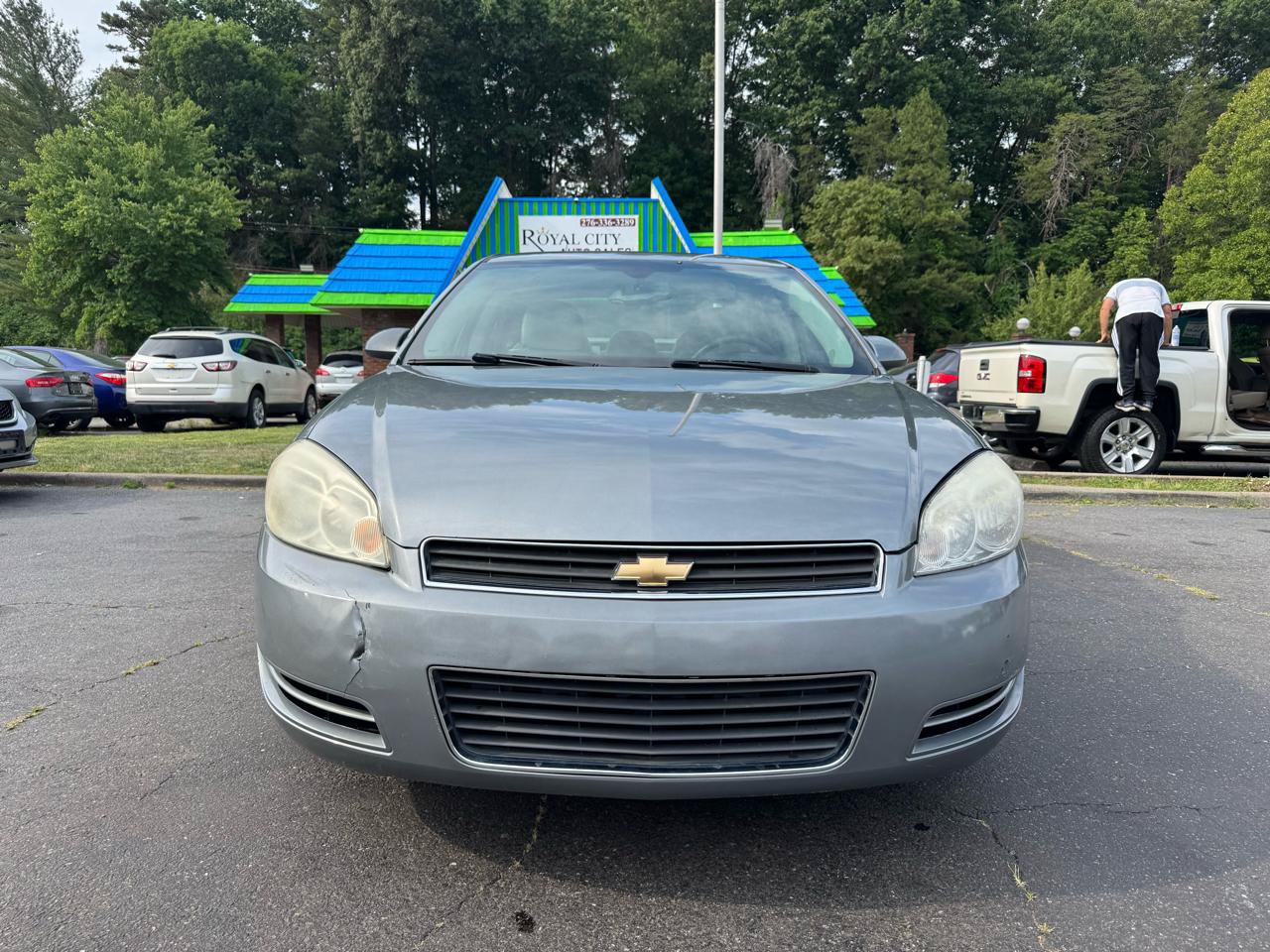 Used 2009 Chevrolet Impala LS FWD image 2