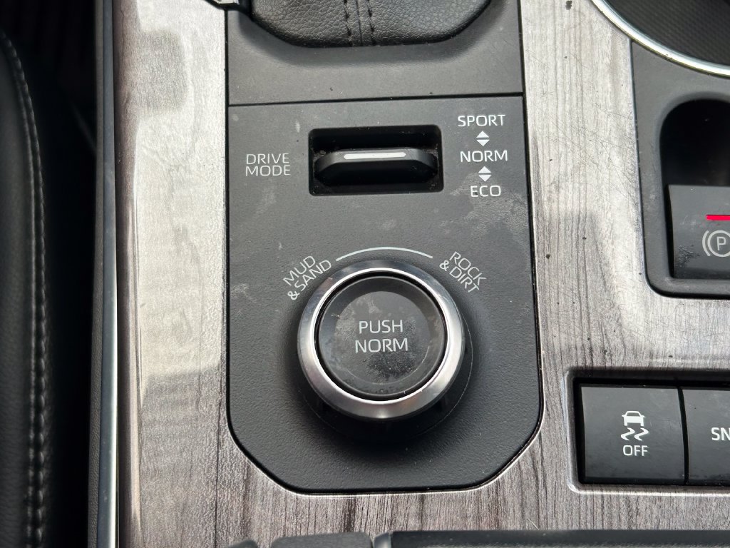 Used 2021 Toyota Highlander Limited AWD/4WD image 32