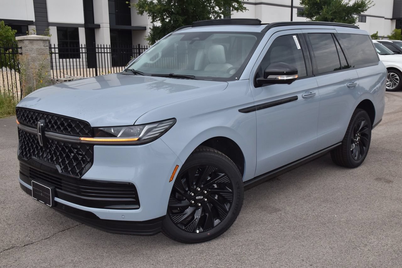 New 2026 Lincoln Navigator Reserve w/ Jet Appearance Package AWD/4WD image 12