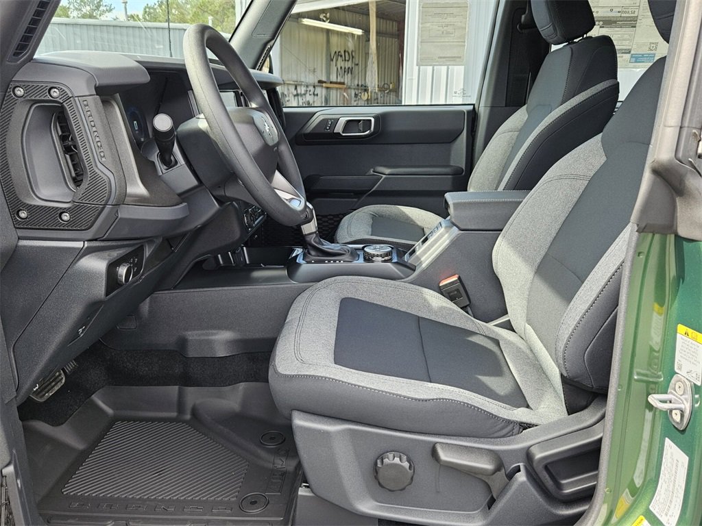 New 2025 Ford Bronco 4-Door image 5