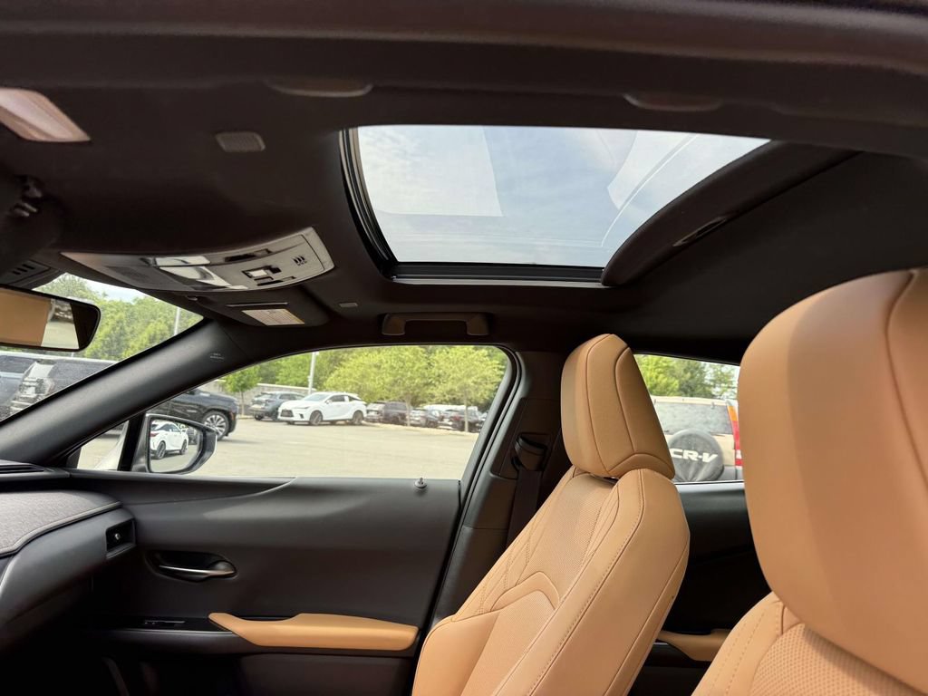 Used 2025 Lexus UX 300h AWD w/ Accessory Package (Z1) image 21