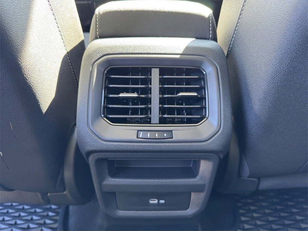 New 2024 Volkswagen Taos SE image 25