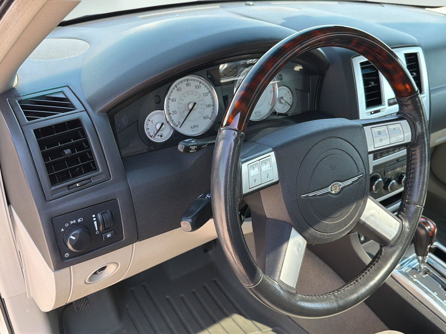 Used 2006 Chrysler 300 C RWD image 12