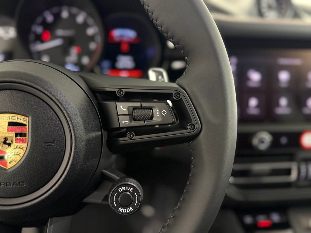 Certified 2026 Porsche Macan Turbo image 32