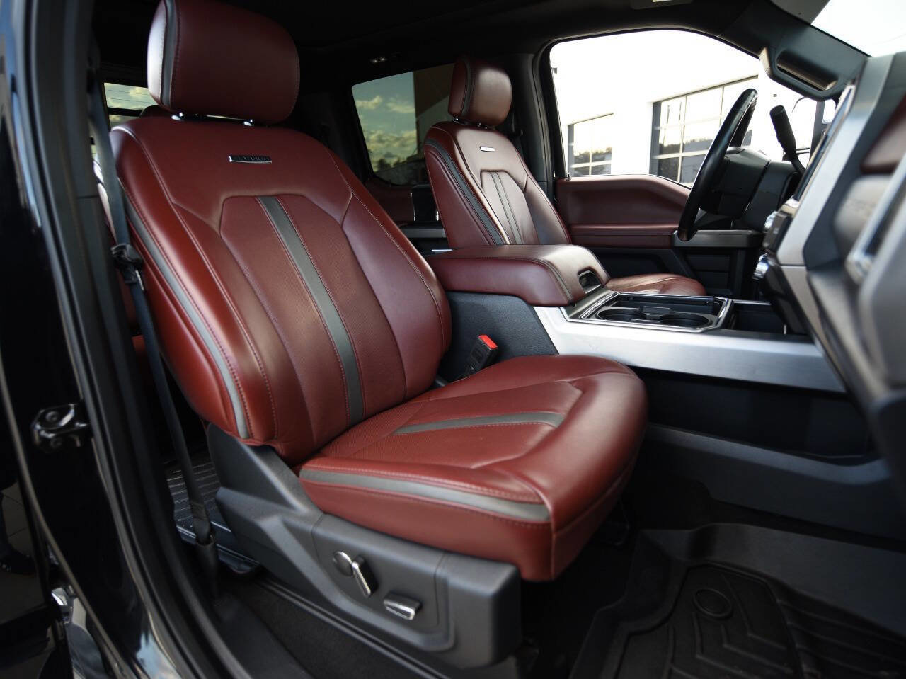 Used 2022 Ford F450 Platinum w/ FX4 Off-Road Package image 19