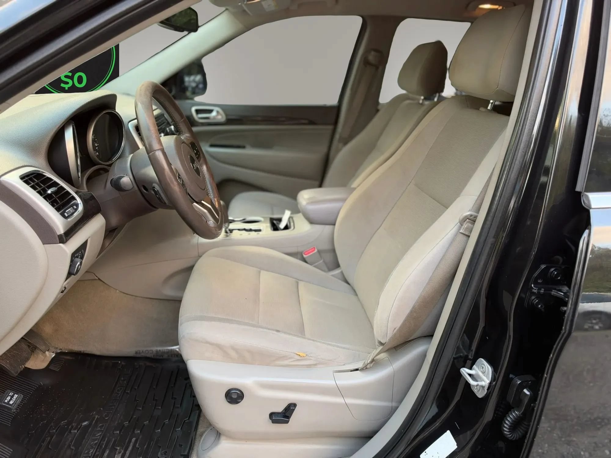Used 2012 Jeep Grand Cherokee Laredo w/ Laredo E Group AWD/4WD image 12