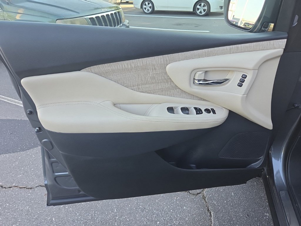 Used 2024 Nissan Murano SL AWD/4WD image 13