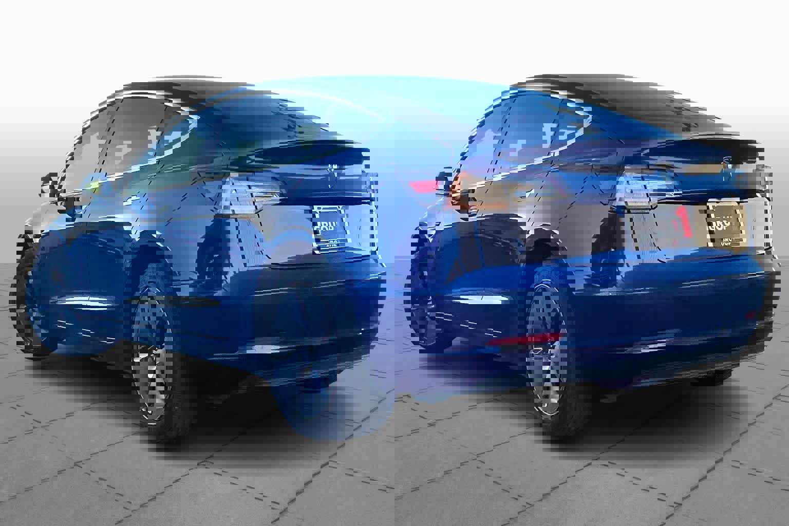 Used 2020 Tesla Model 3 Standard Range image 10