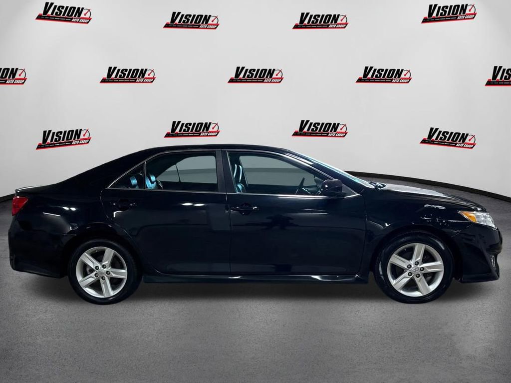 Used 2014 Toyota Camry SE image 4