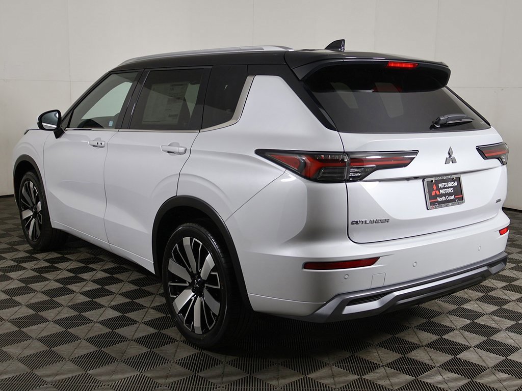New 2025 Mitsubishi Outlander SEL image 14
