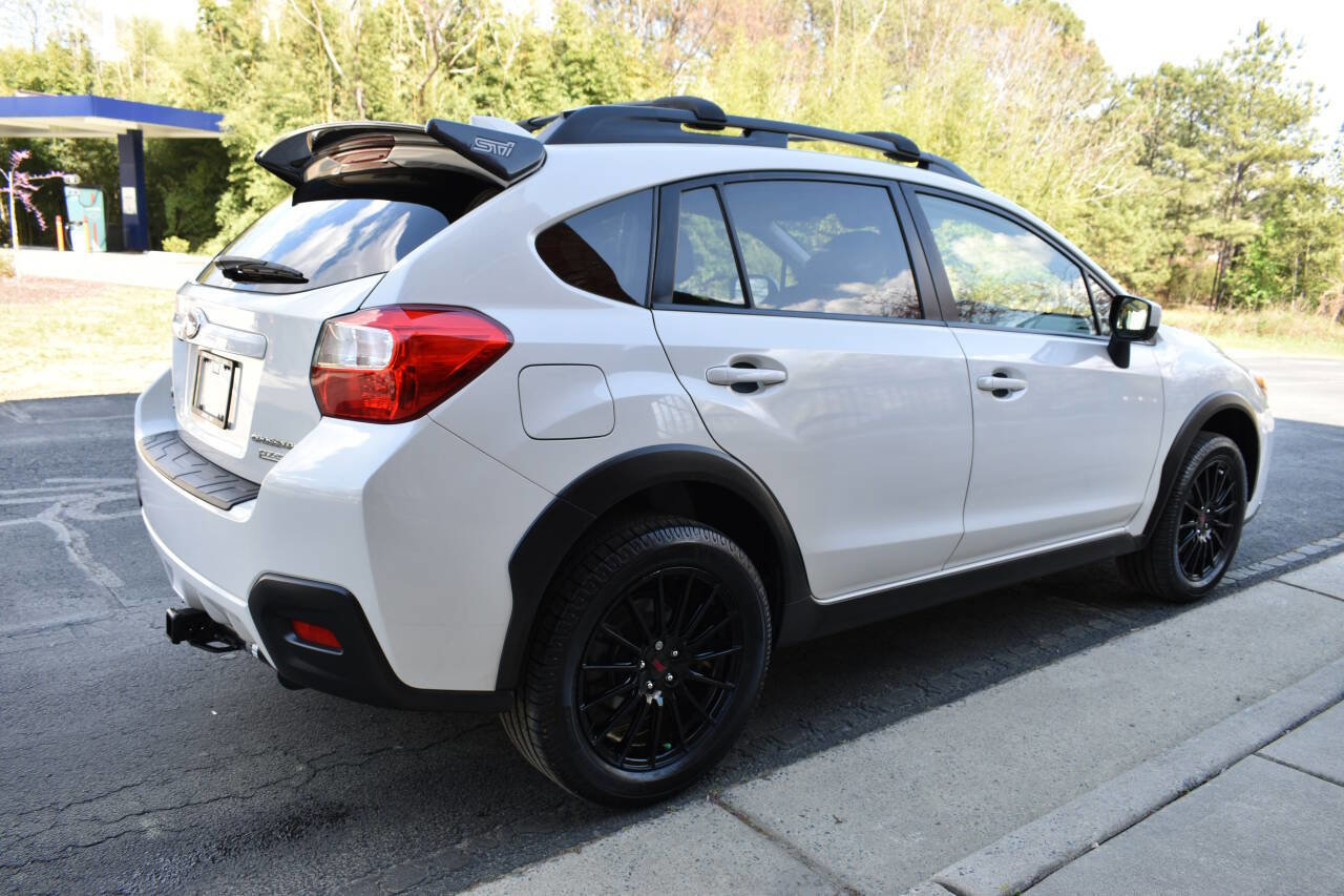 Used 2017 Subaru Crosstrek 2.0i Premium w/ 17" Wheel Sport Package image 3