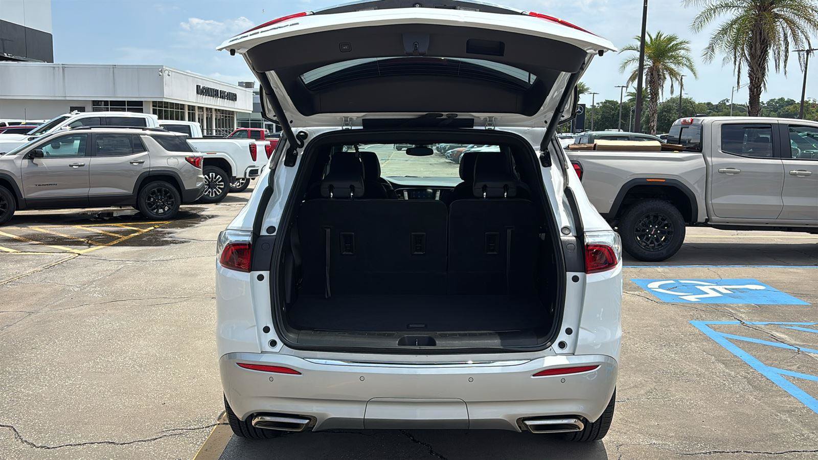 Certified 2024 Buick Enclave Essence AWD/4WD image 19