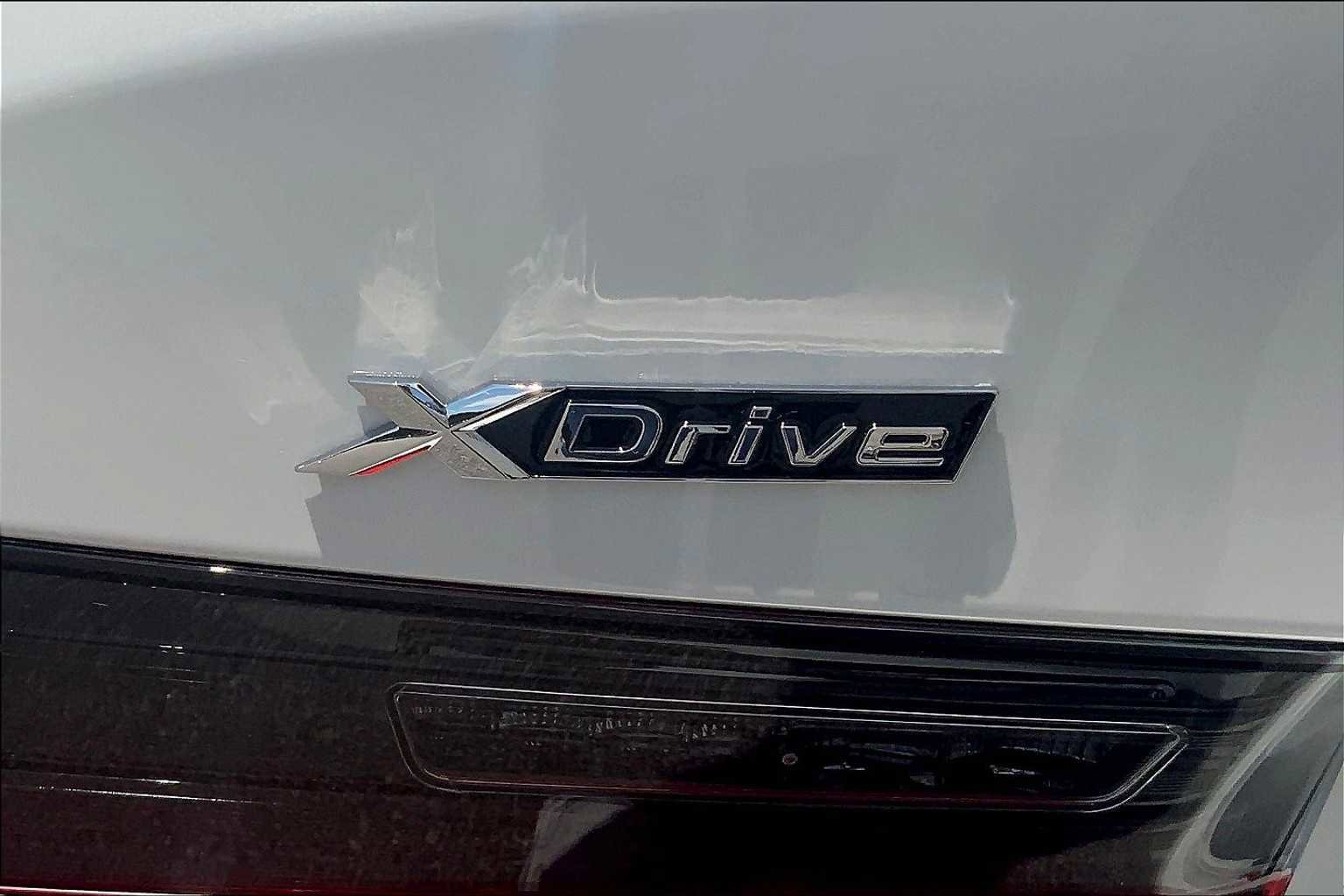 New 2025 BMW 330i xDrive Sedan w/ M Sport Package image 15