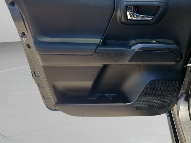 Used 2020 Toyota Tacoma TRD Sport AWD/4WD image 14