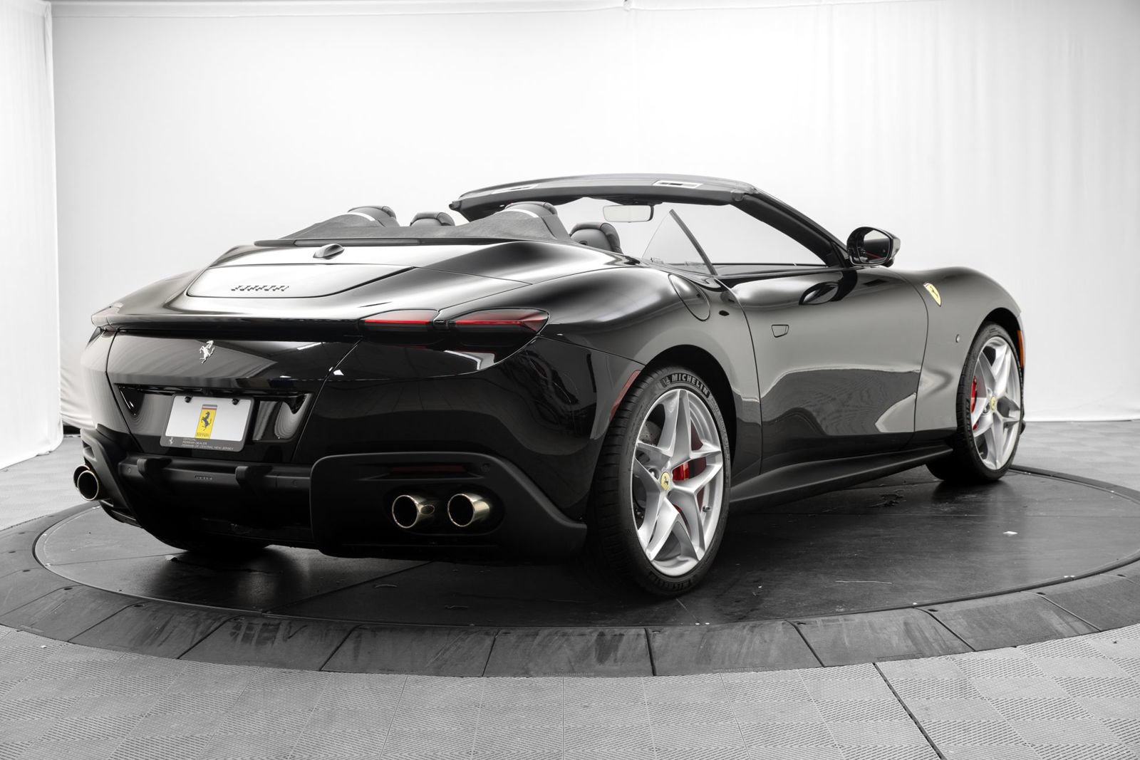 Used 2026 Ferrari Roma Spider RWD image 6