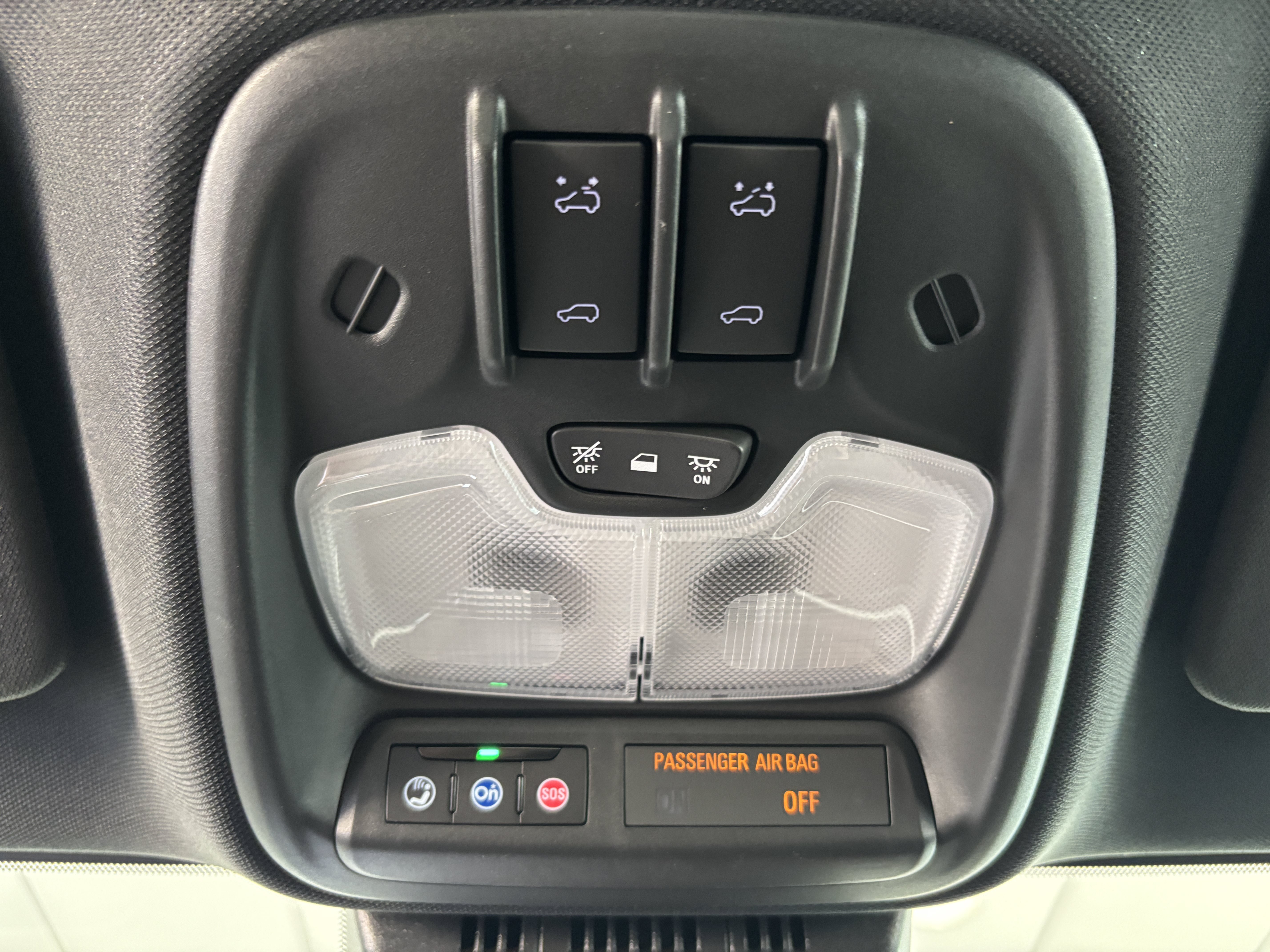 Used 2025 GMC Canyon Denali AWD/4WD image 18