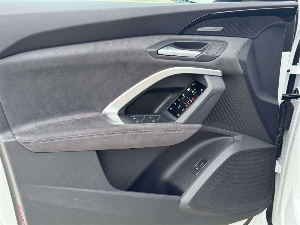 New 2025 Audi SQ5 Premium Plus image 9