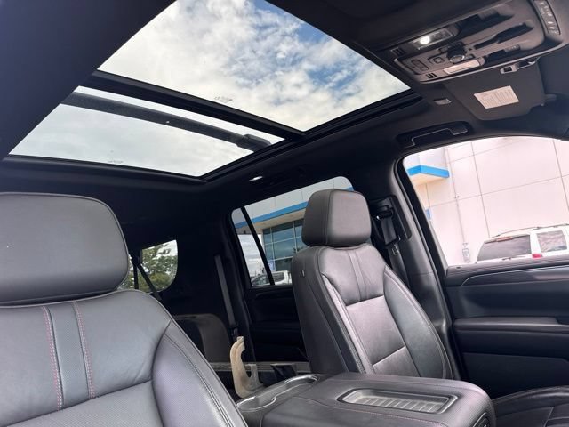 Used 2021 Chevrolet Suburban RST w/ Luxury Package AWD/4WD image 17