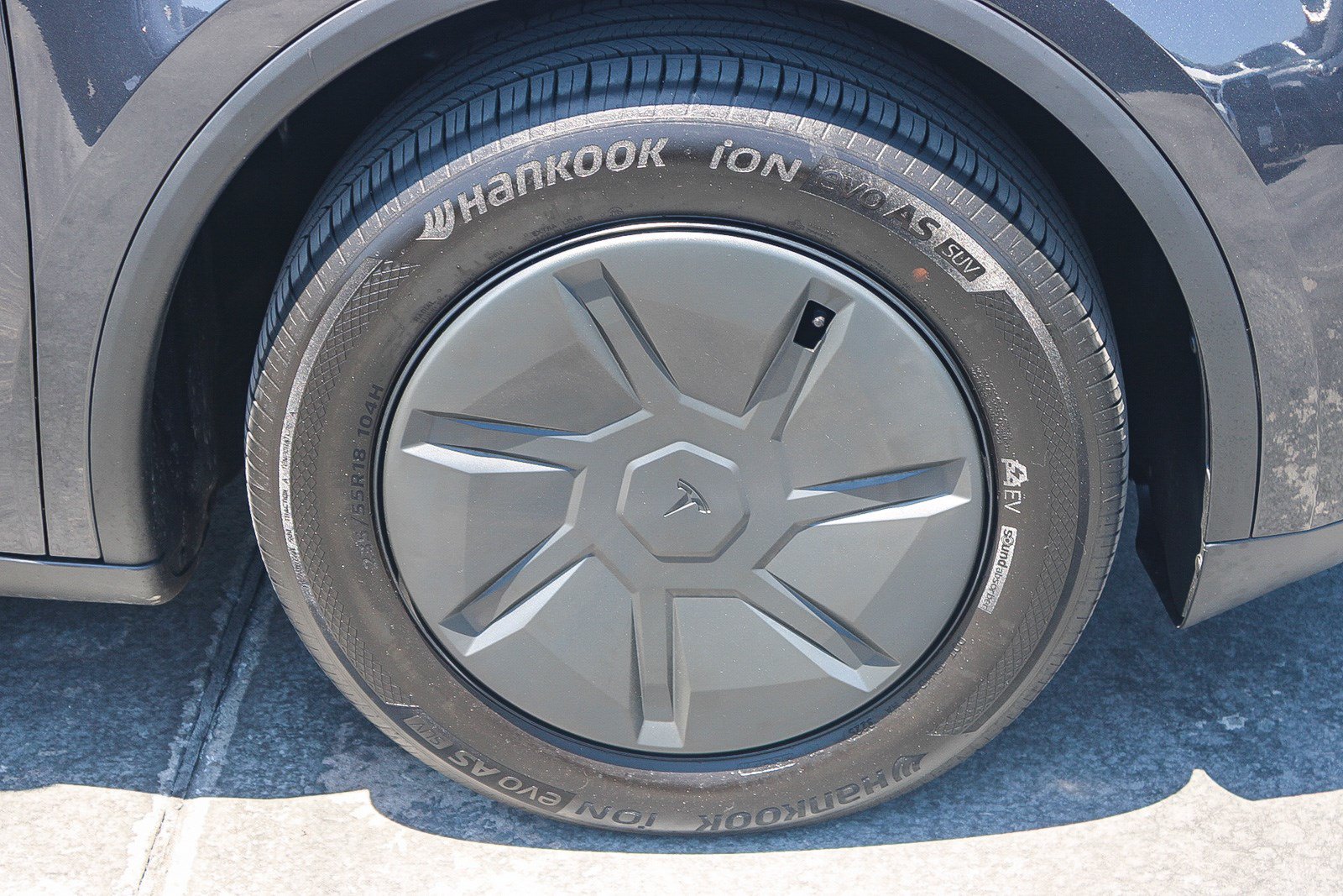 Used 2026 Tesla Model Y 2WD image 11