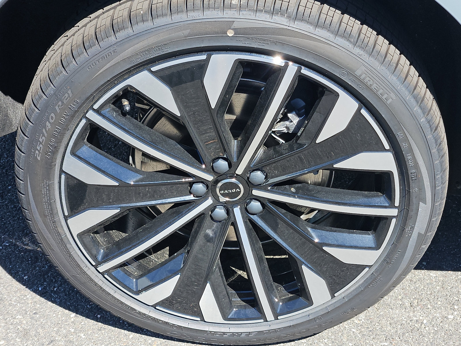 New 2026 Volvo XC60 T8 Ultra w/ Protection Package Premier AWD/4WD image 7