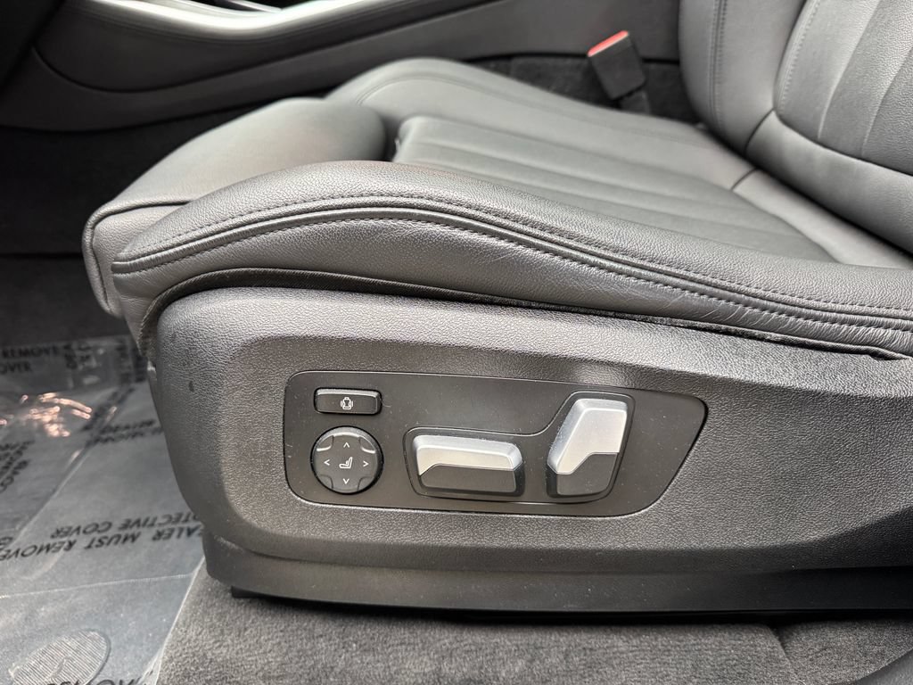 Used 2022 BMW X5 xDrive40i w/ Climate Comfort Package AWD/4WD image 12