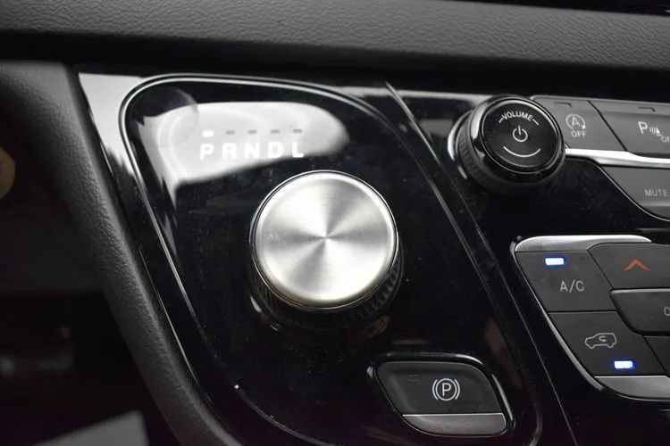 Used 2025 Chrysler Pacifica Select FWD image 35