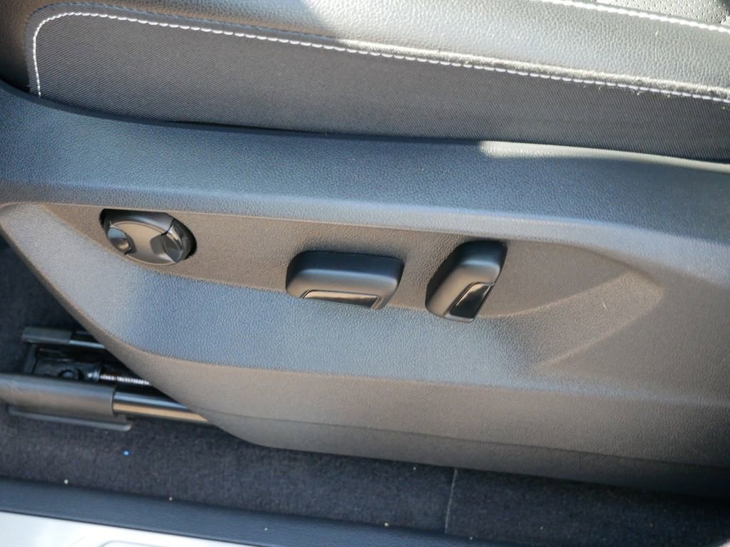 Used 2025 Volkswagen Atlas SE image 17