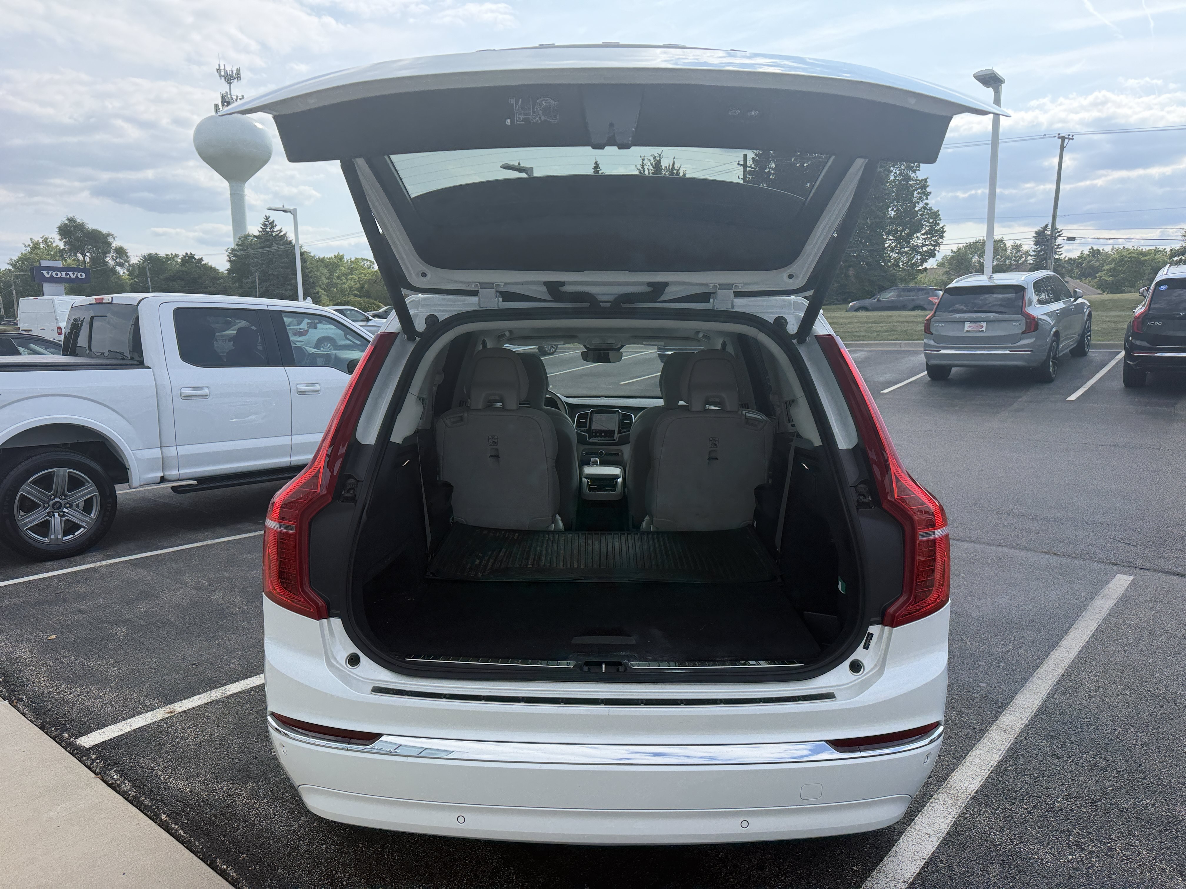 Used 2024 Volvo XC90 T8 Ultimate w/ Protection Package Premier AWD/4WD image 13