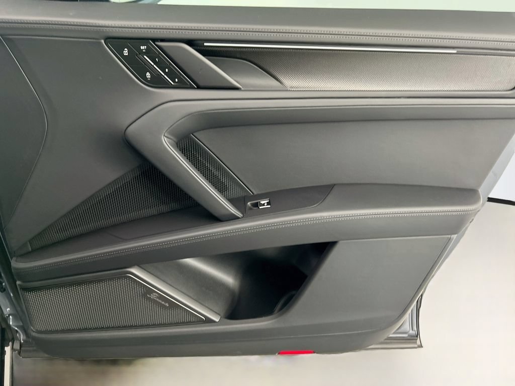 New 2026 Porsche Cayenne Turbo AWD/4WD image 25