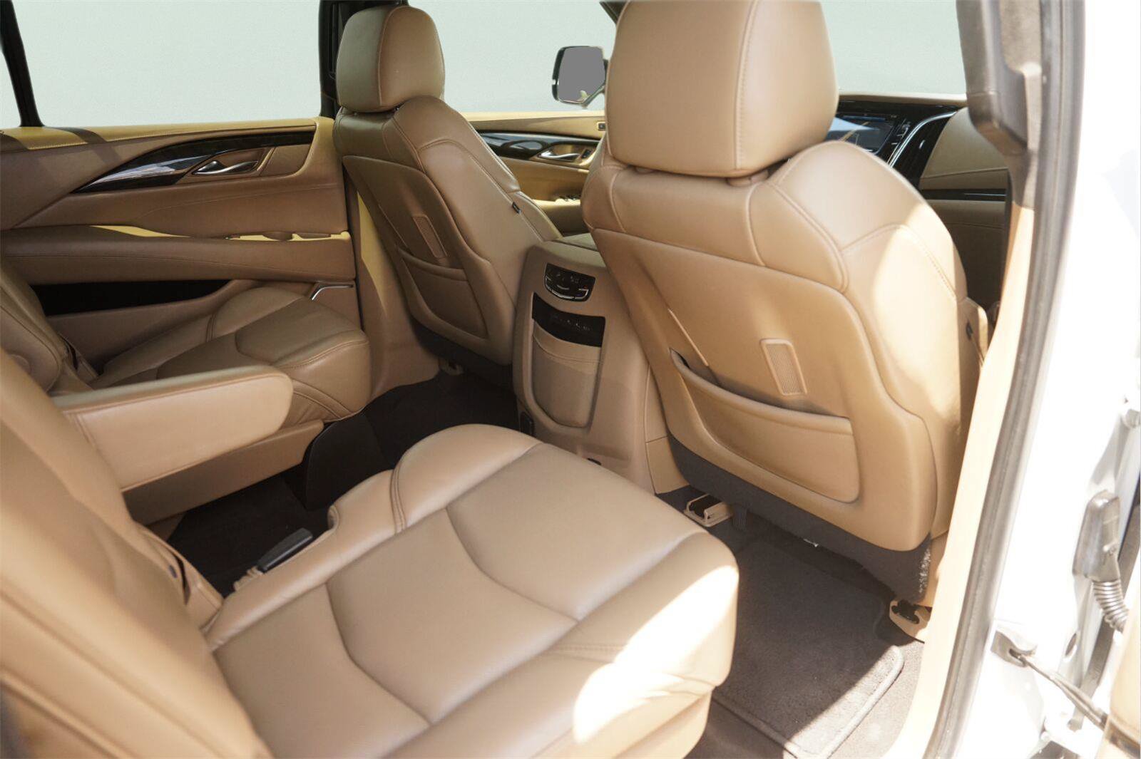 Used 2020 Cadillac Escalade ESV Platinum AWD/4WD image 17