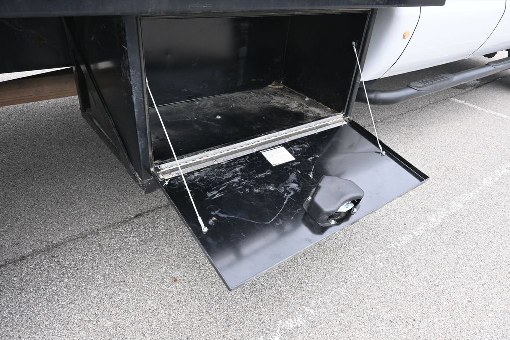 Used 2014 Ford F550 2WD Crew Cab Super Duty image 21