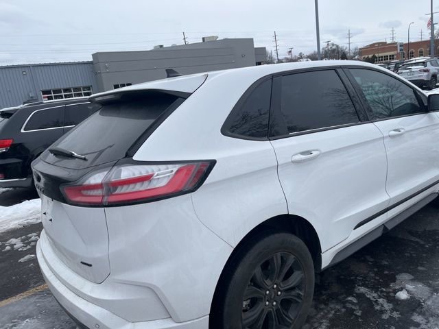 Used 2023 Ford Edge SE w/ Black Appearance Package image 5