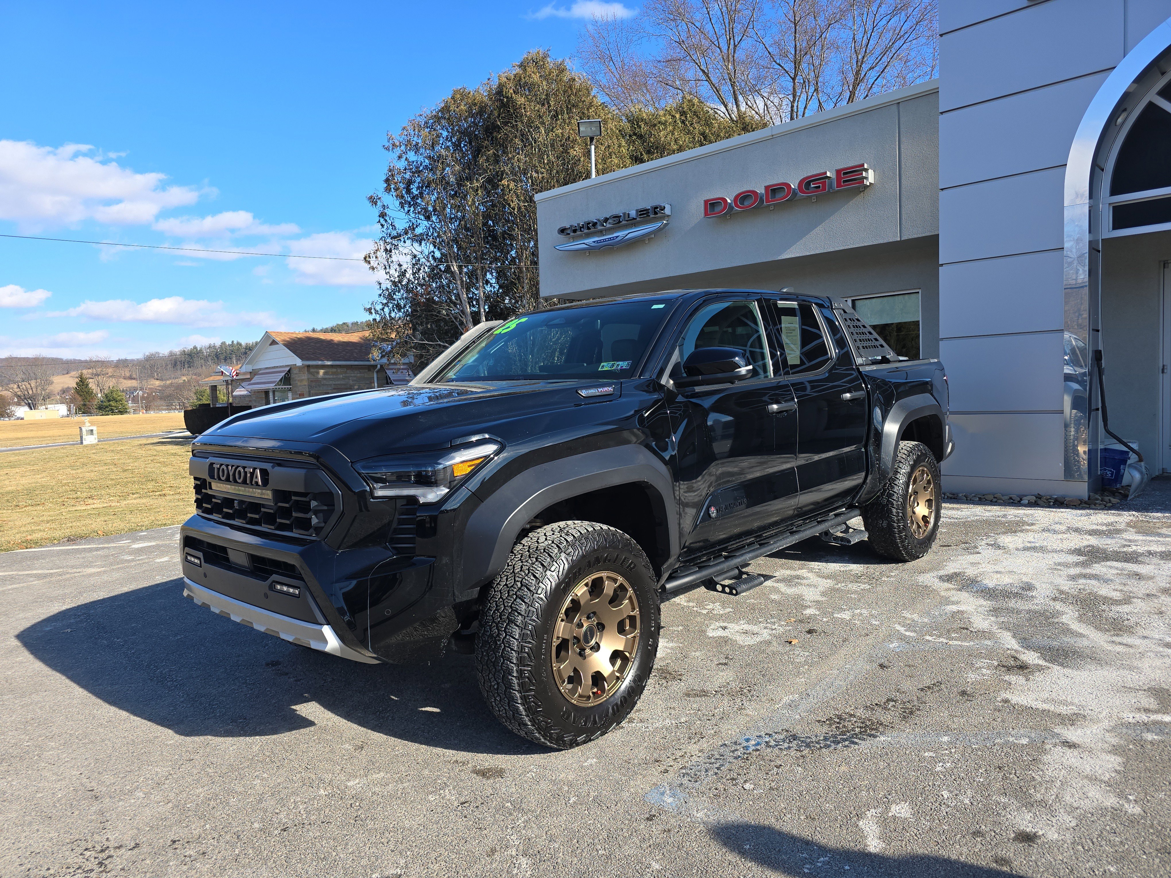 Used 2025 Toyota Tacoma Trailhunter image 8