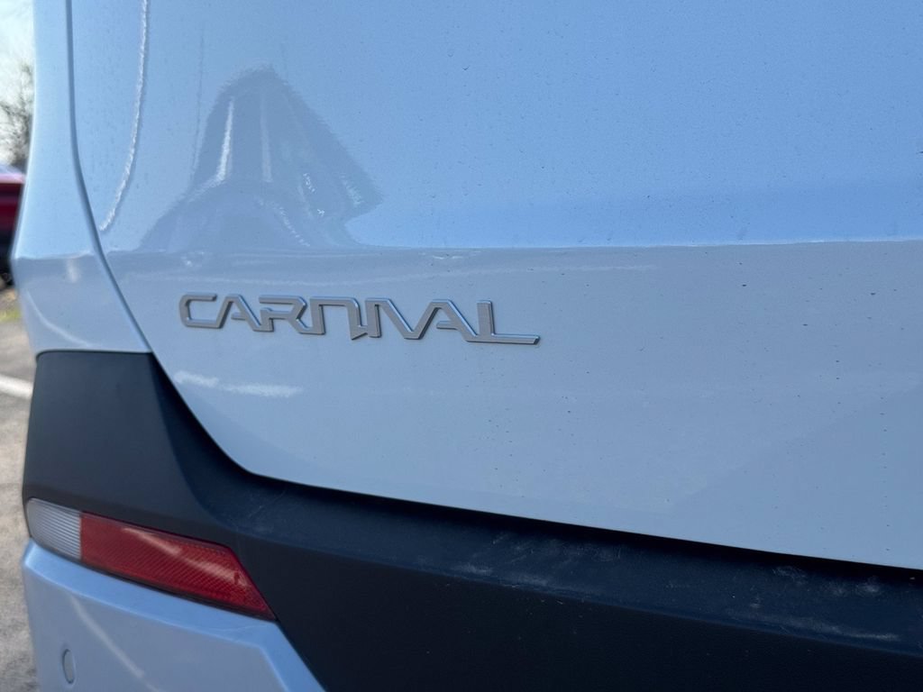 New 2026 Kia Carnival EX FWD image 10