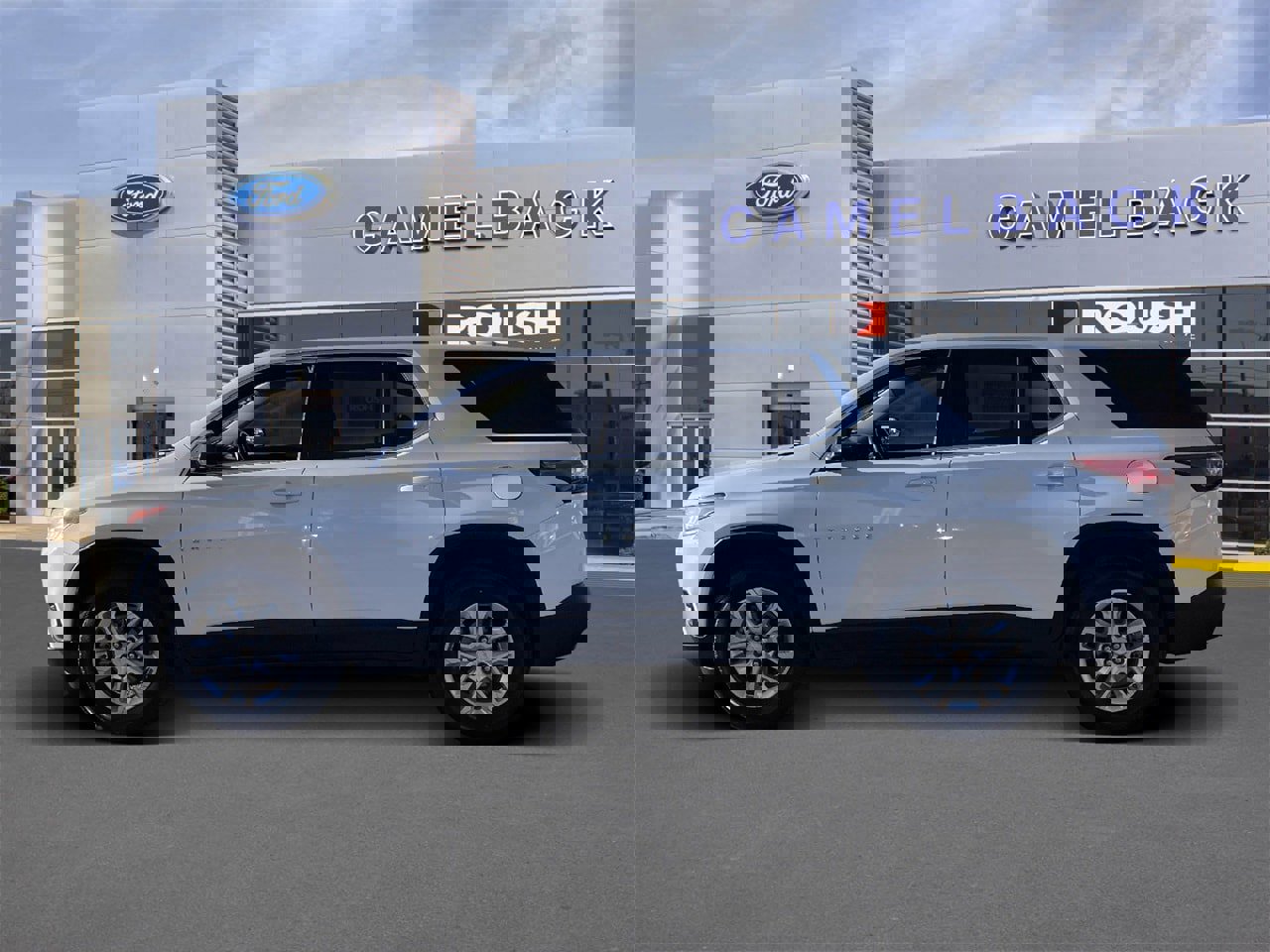 Used 2020 Chevrolet Traverse LS image 2