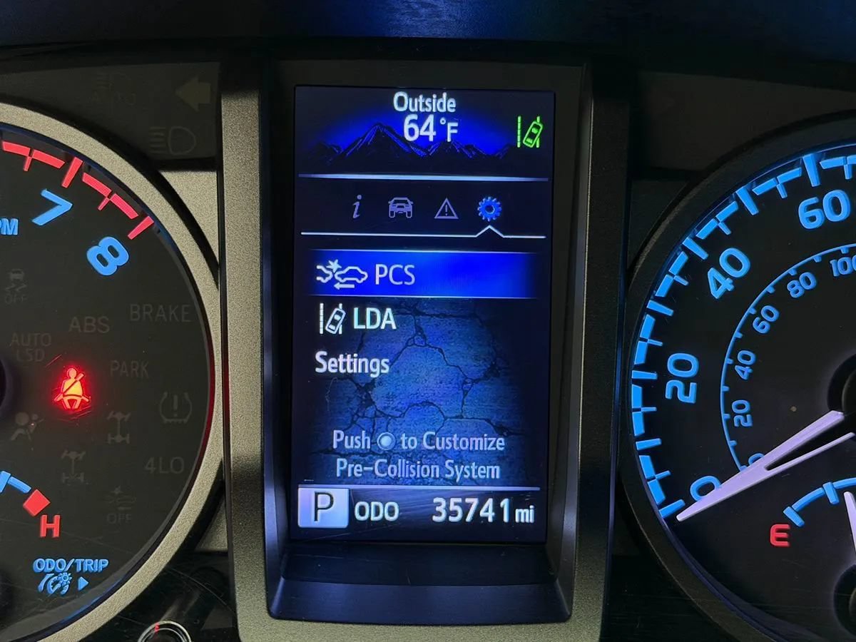Used 2020 Toyota Tacoma TRD Off-Road AWD/4WD image 12