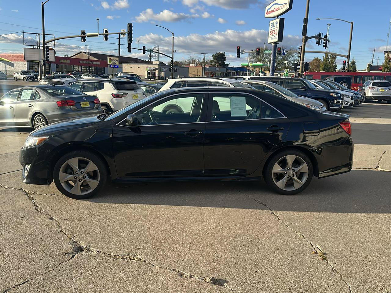 Used 2014 Toyota Camry SE FWD image 7
