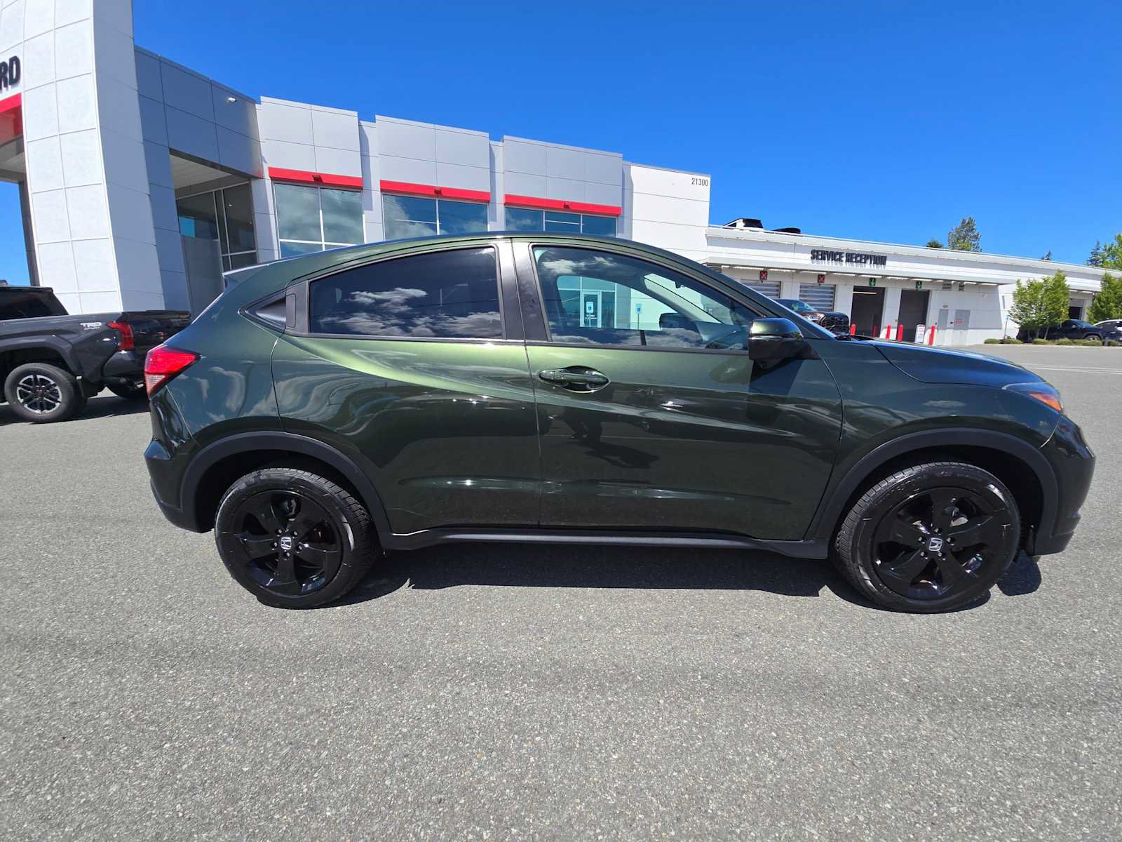 Used 2018 Honda HR-V EX image 2