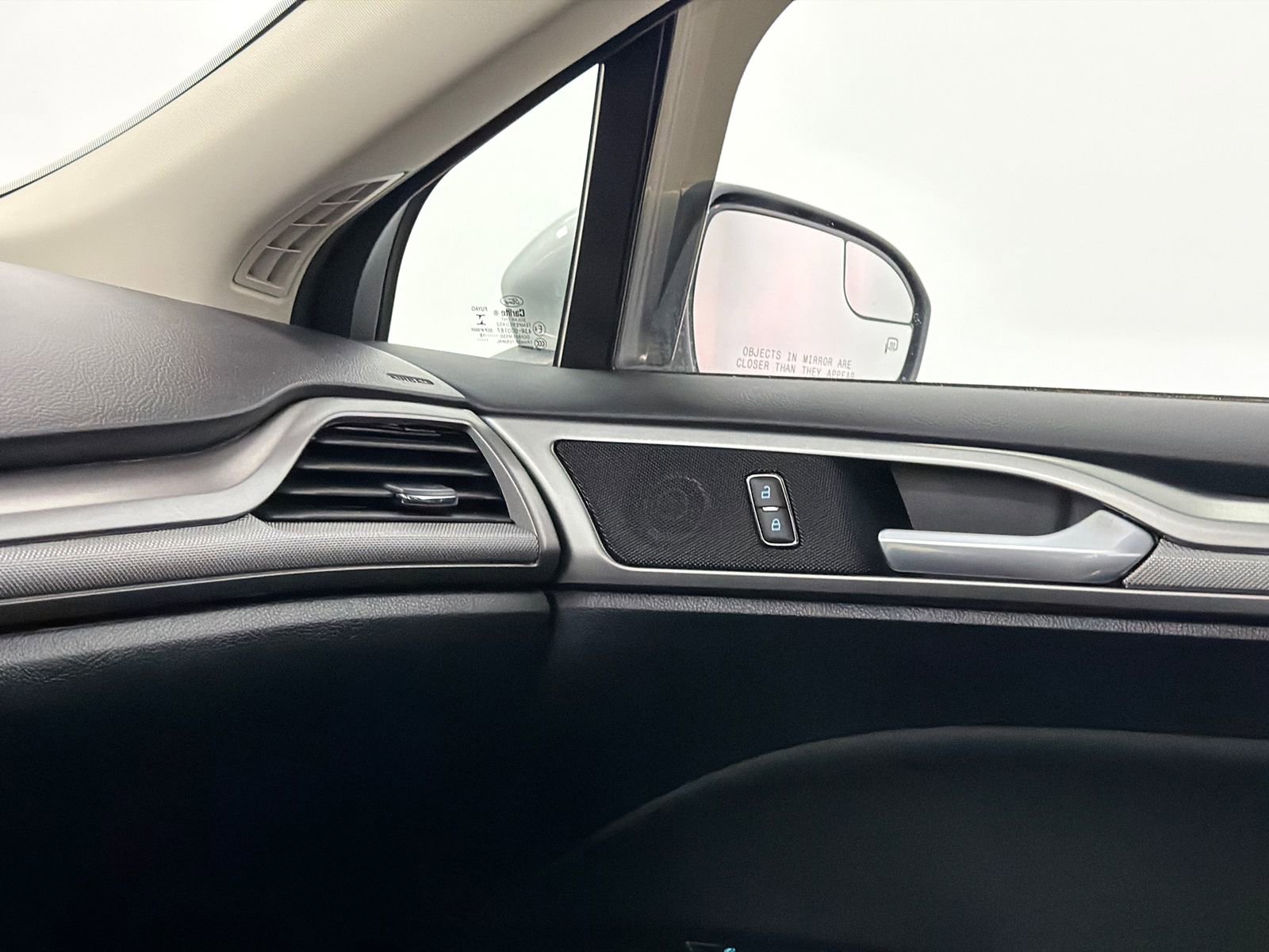 Used 2018 Ford Fusion SE w/ Fusion SE Technology Package FWD image 28