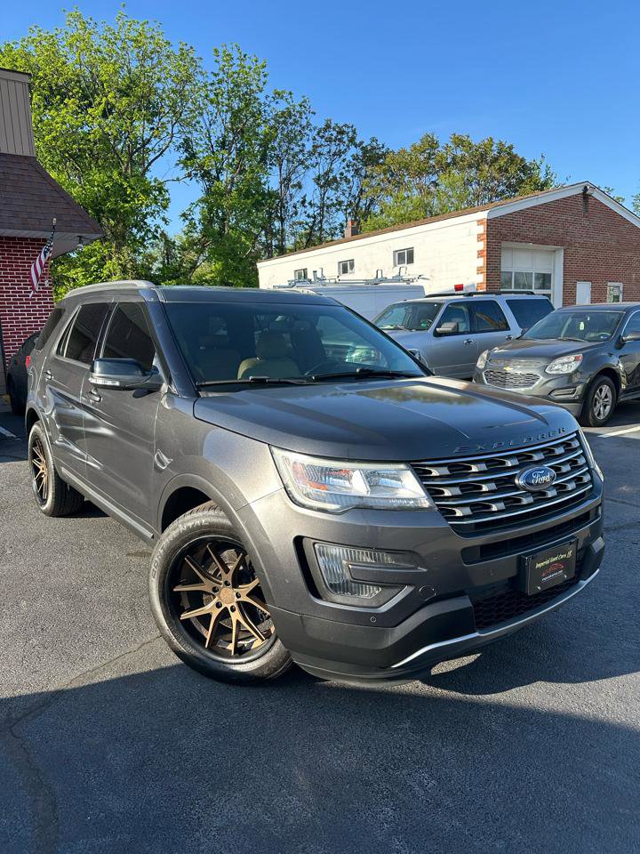 Used 2016 Ford Explorer XLT w/ Equipment Group 202A AWD/4WD image 8